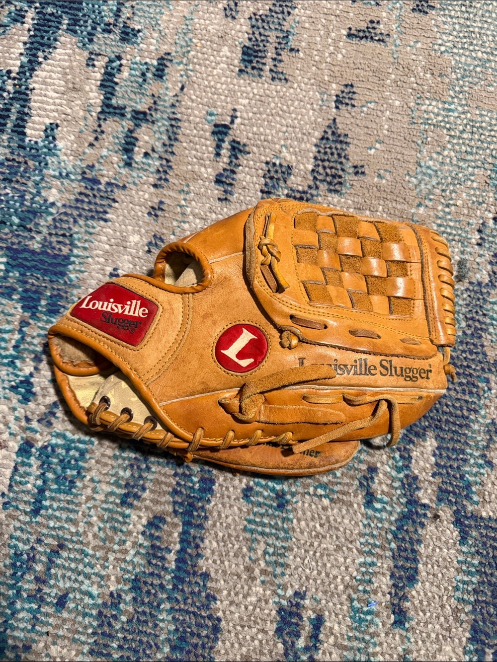 Louisville Slugger Tan Leather Baseball Glove